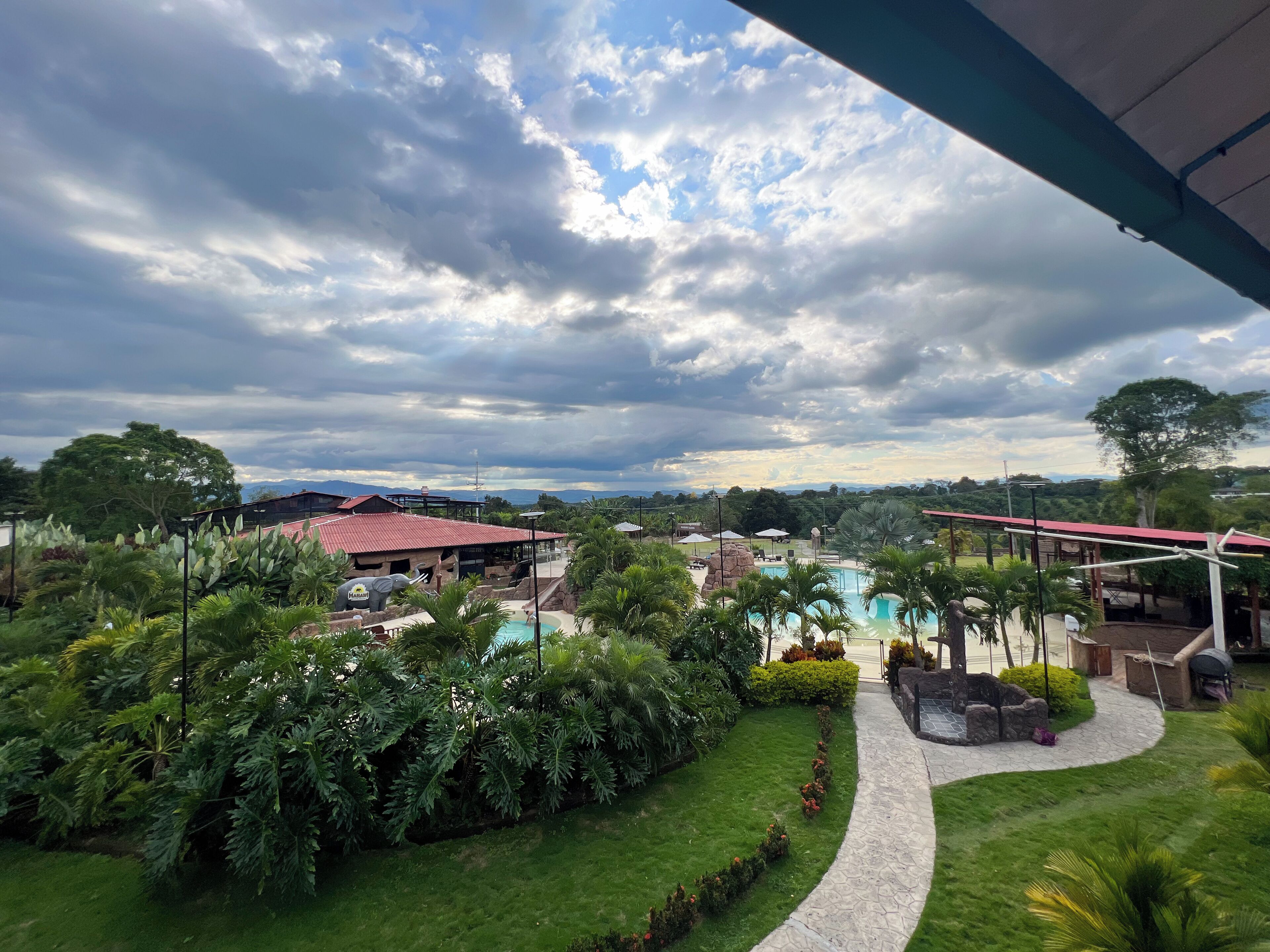 2 つの屋外プール