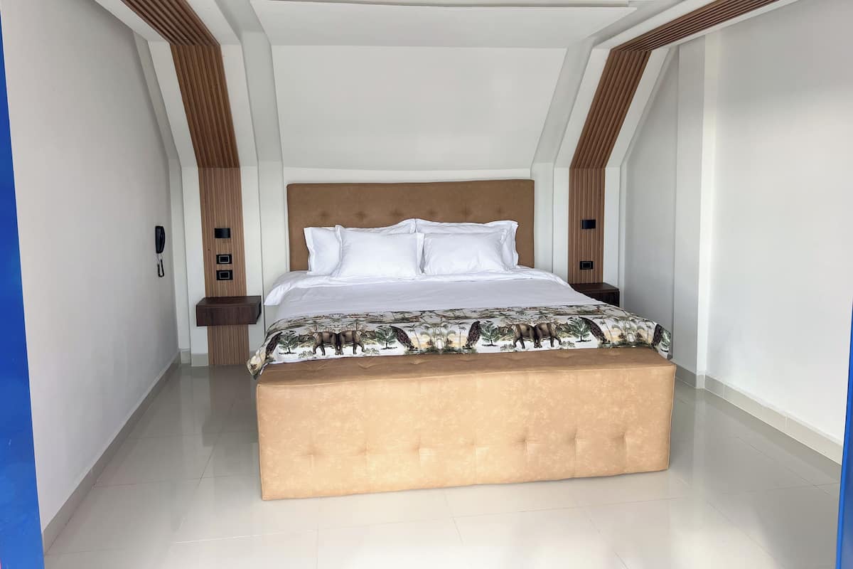 Presidential Suite, Balcony, Pool View | Premium bedding, down comforters, in-room safe, desk