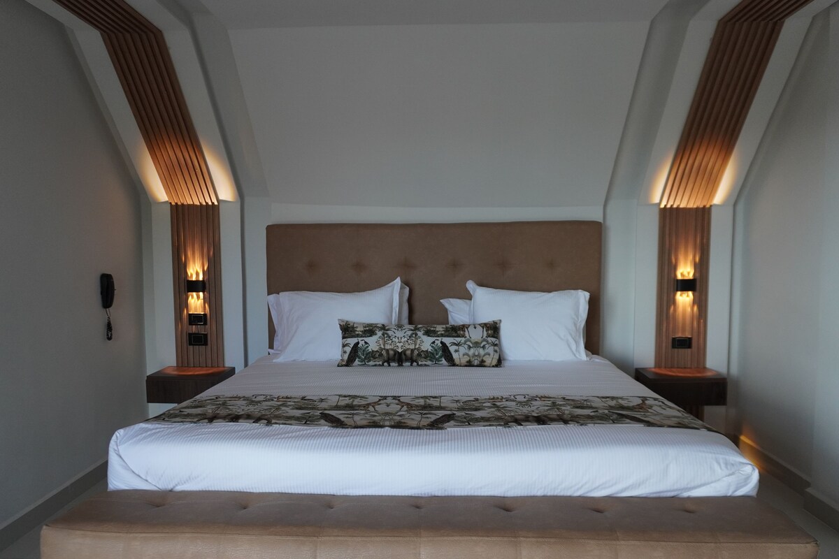 Presidential Suite, Balcony, Pool View | Premium bedding, pillowtop beds, minibar, in-room safe