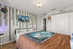 4 bedrooms, desk, WiFi - Private Pool~ Massage Chair~ Games ~ Themed Villa (Kissimmee)