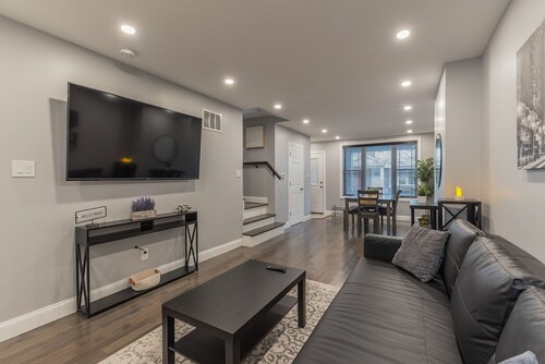 Executive 3BR University City within minutes to Drexel Penn CHOP