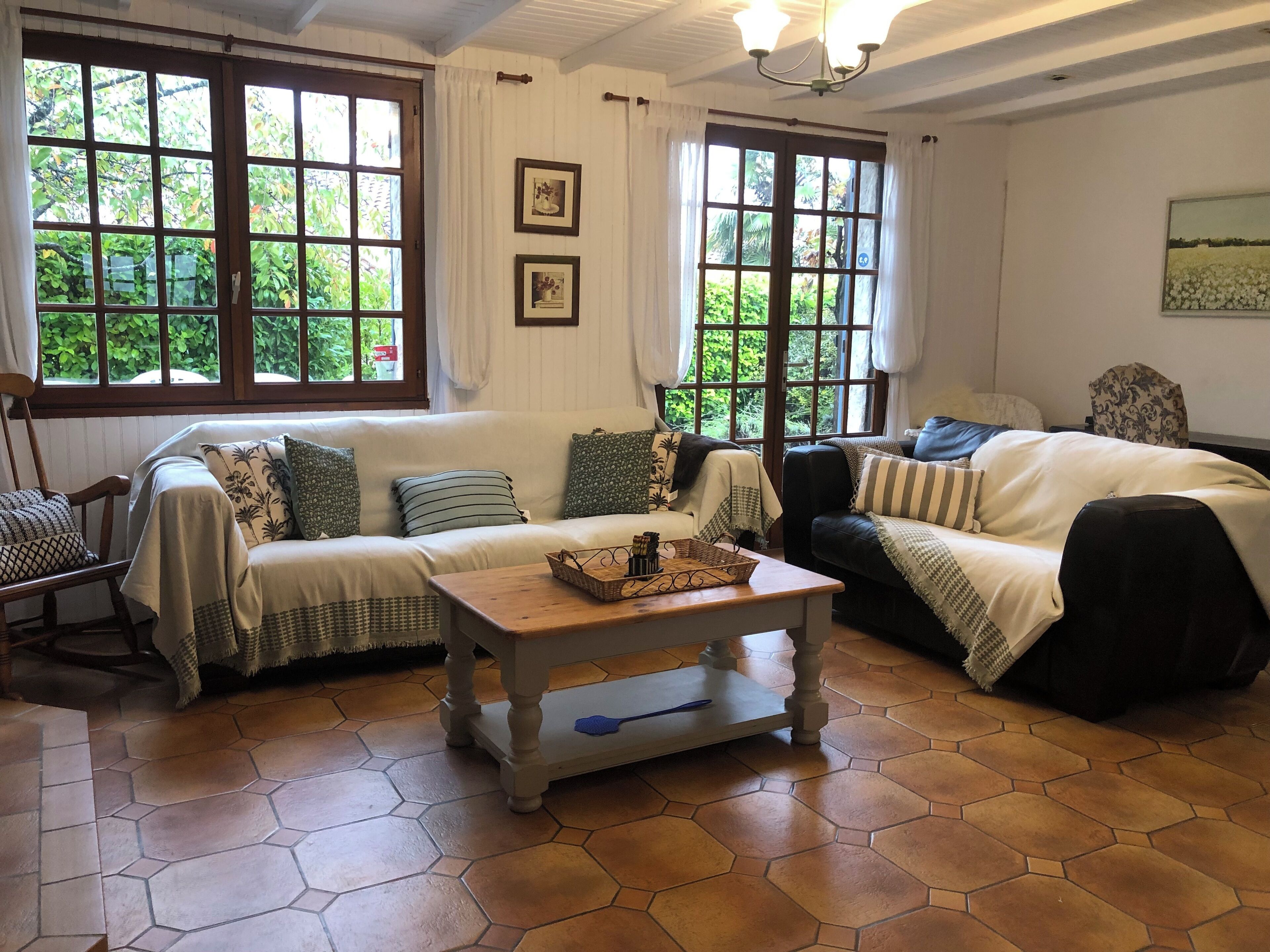 Télévision, cheminée