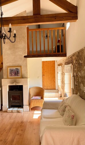Interior - Fabulous location- farmhouse & pretty cottage with private heated pool & sauna (Grand-Brassac)
