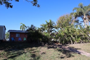 Property grounds - Cozy canal cottage with pool, dock, Gulf access and minutes to Anna Maria Island (Bradenton)
