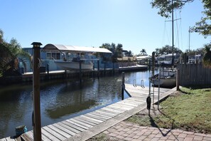 Marina - Cozy canal cottage with pool, dock, Gulf access and minutes to Anna Maria Island (Bradenton)