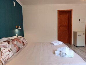 Deluxe Quadruple Room | Desk, laptop workspace, free WiFi, wheelchair access - La casa di Lucia (Treglio)