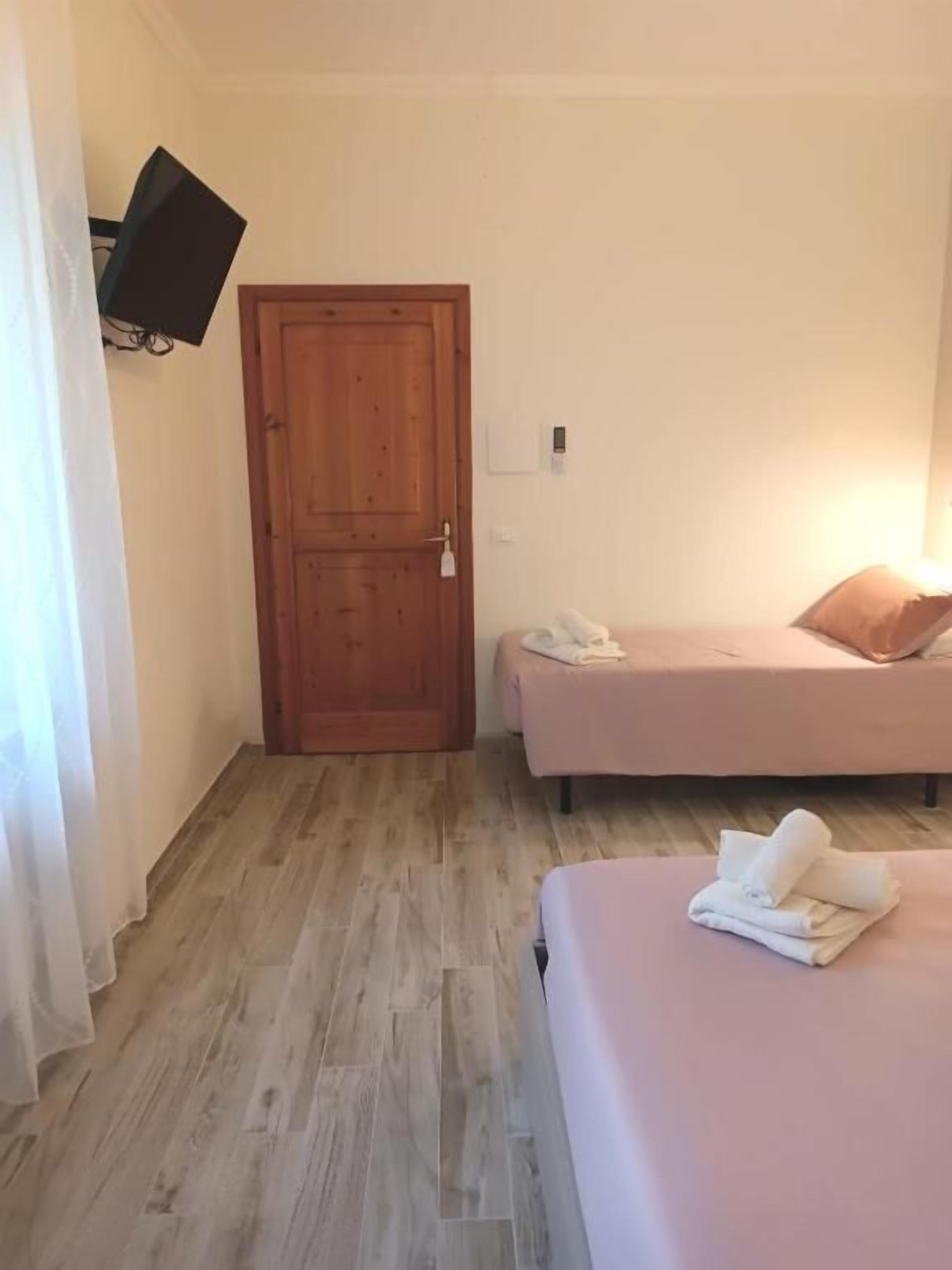 Comfort Triple Room, Garden View | Desk, laptop workspace, WiFi (free)