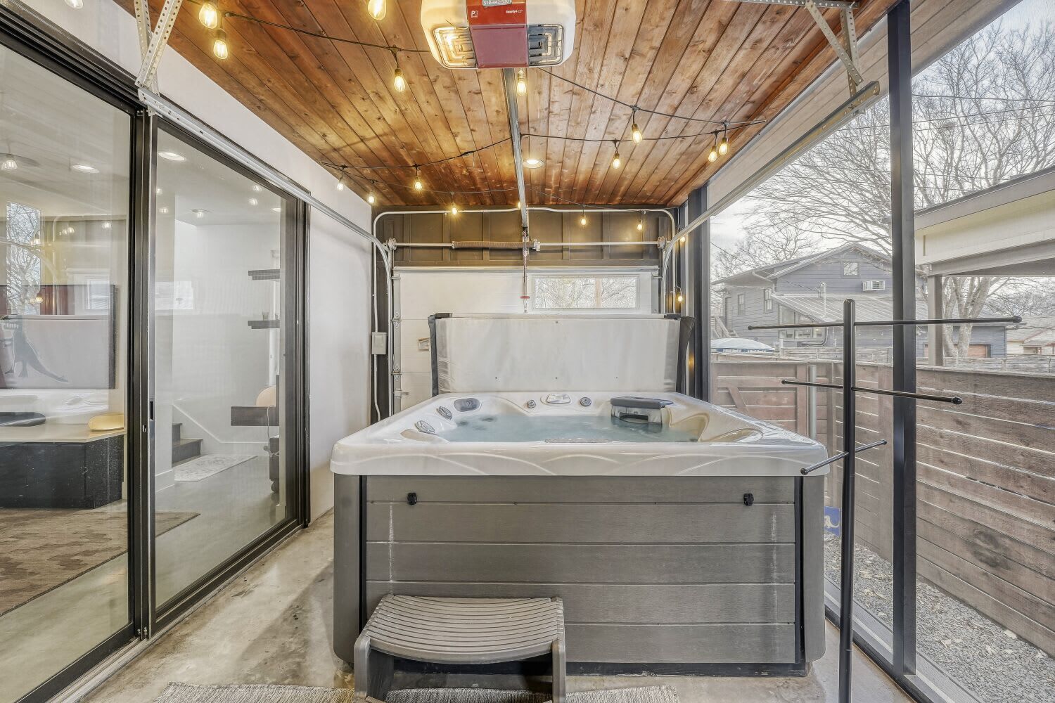 Indoor spa tub