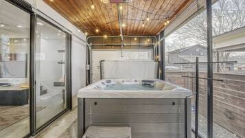 Indoor spa tub