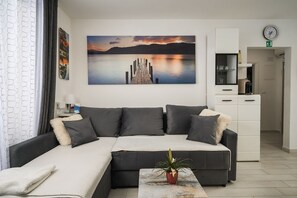 Living area - Dog-friendly apartment just 150 metres from the beach with air conditioning and barbecue (Umag)