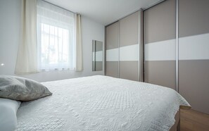 1 bedroom, desk, free WiFi, bed sheets - Charming flat 500 metres from the beach with a special terrace (Umag)