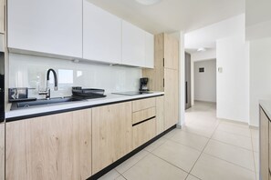 Kühlschrank, Herdplatte, Geschirrspüler