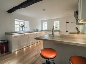 Cottage | Private kitchen - Manor Cottage (Ilminster)