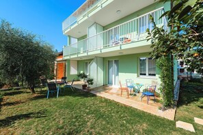 Exterior - Cosy flat just 280 metres from the beach with garden, air conditioning, WiFi (Umag)