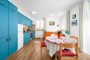 Dining - Fantastic apartment just 280 metres from the beach with garden and barbecue (Umag)