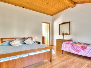 1 bedroom, desk, free WiFi, bed sheets - Charming apartment just 200 metres from the beach with sea view, barbecue, WiFi (Zambratija)