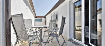Mediterranean apartment just 300 metres from the beach - dog-friendly