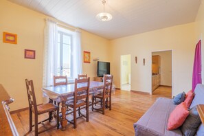 Interior - Apartment 'Gîte Le Chant Des Oiseaux' with Shared Pool, Wi-Fi and Air Conditioning (Pradons)