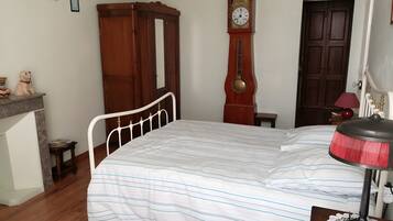 3 makuuhuonetta, silitysrauta/-lauta, Wi-Fi, vuodevaatteet