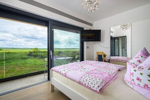 3 bedrooms, desk, free WiFi, bed sheets - Stunning apartment with hot tub, barbecue area, smart TV (Umag)