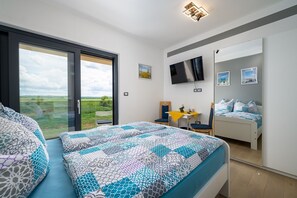 3 bedrooms, desk, free WiFi, bed sheets - Mediterranean and modern apartment with jacuzzi, washing machine, barbecue (Umag)
