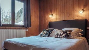 5 slaapkamers, een strijkplank/strijkijzer, reisbedje, gratis wifi