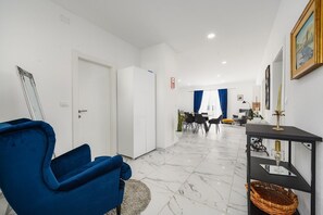 Interior - Charming villa just 400 metres from the beach with private pool, parking for 3 cars, barbecue (Umag)