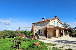 Exterior - Stunning and dog-friendly stone villa with private pool, washing machine, WiFi (Buje)