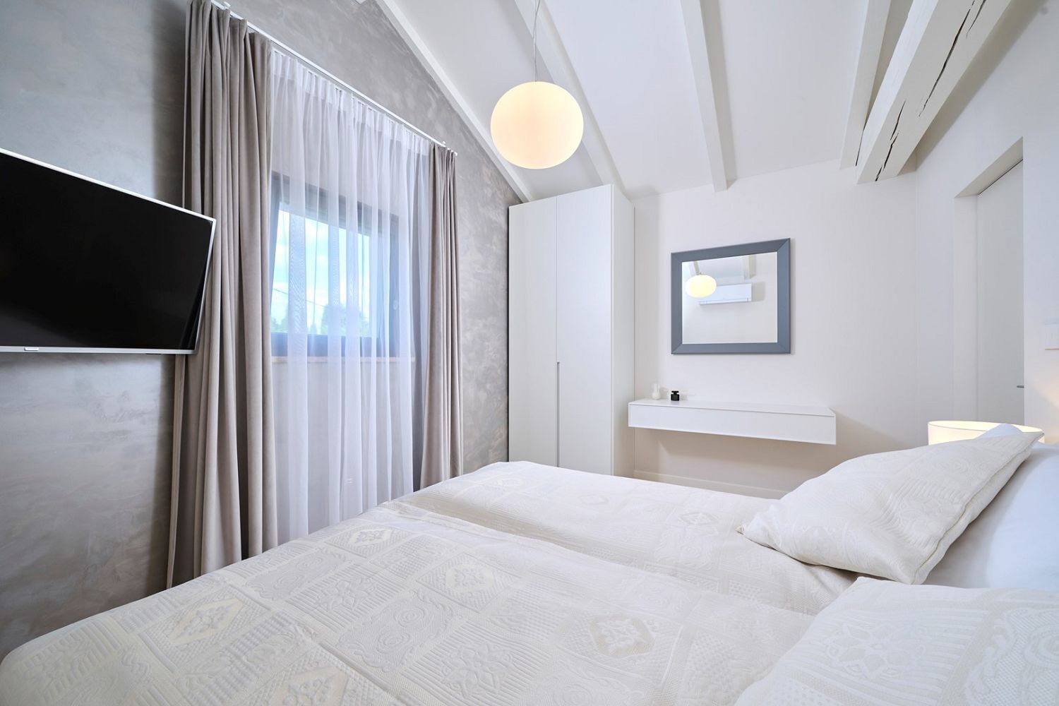 2 bedrooms, desk, free WiFi, bed sheets