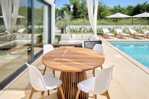 Pool - Impressive villa with private pool, hot tub, BBQ - dogs welcome (Umag)