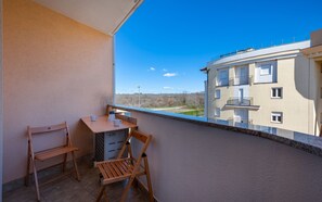 Property grounds - Perfect apartment for playing tennis and only 200 metres from the beach (Umag)