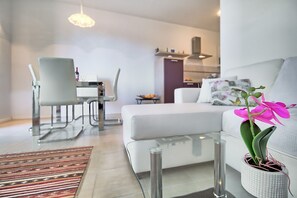 Living area - Impressive apartment just 400 metres from the beach and 150 metres from the lively centre (Umag)