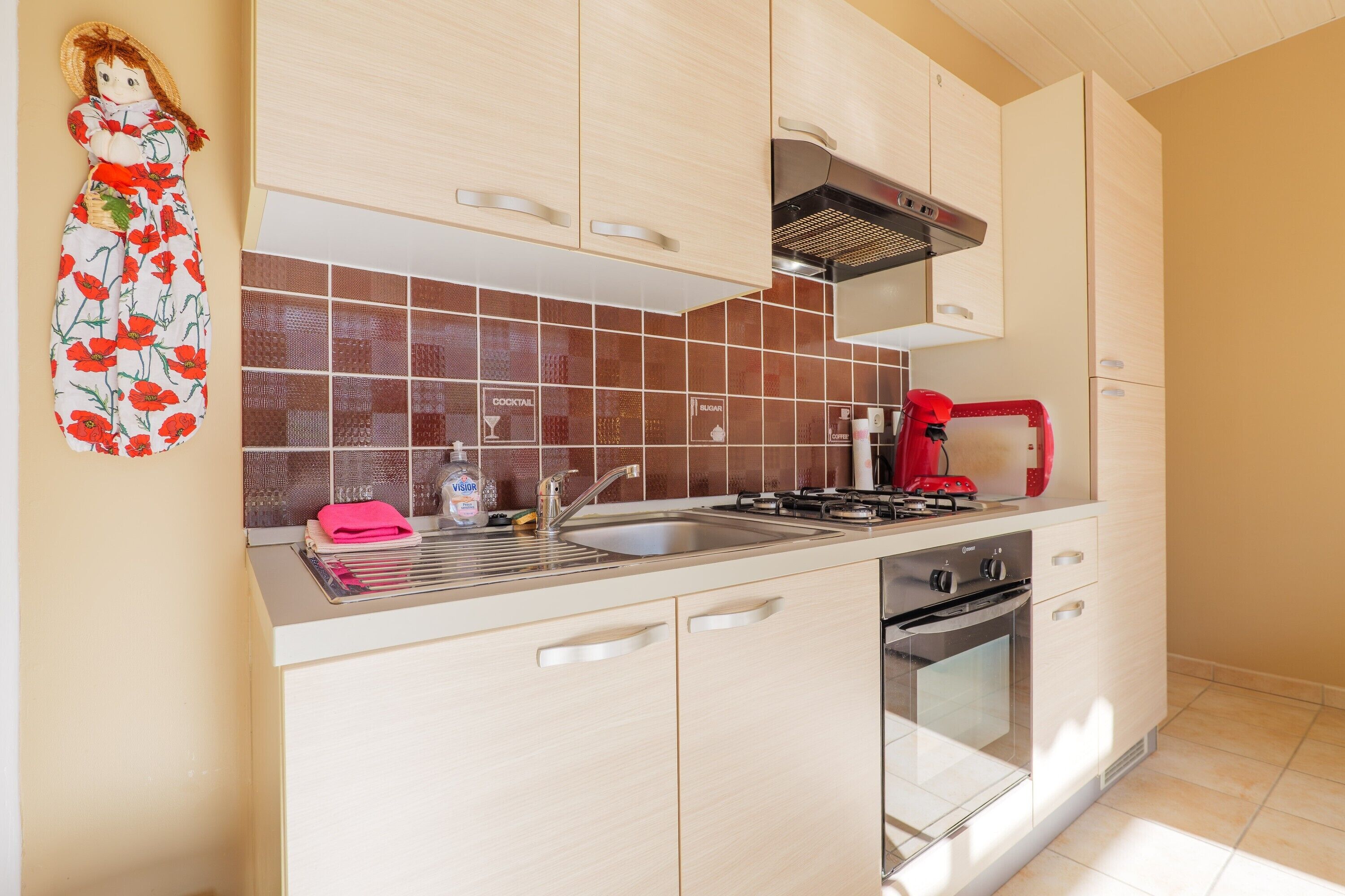 Køleskab, mikrobølgeovn, ovn, kogeplade