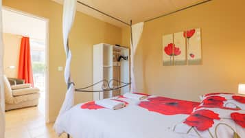 1 slaapkamer, een strijkplank/strijkijzer, wifi, beddengoed