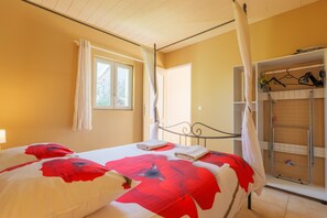 1 bedroom, iron/ironing board, WiFi, bed sheets - Cottage 'Gîte Coquelicot' with Shared Pool, Wi-Fi and Air Conditioning (Pradons)