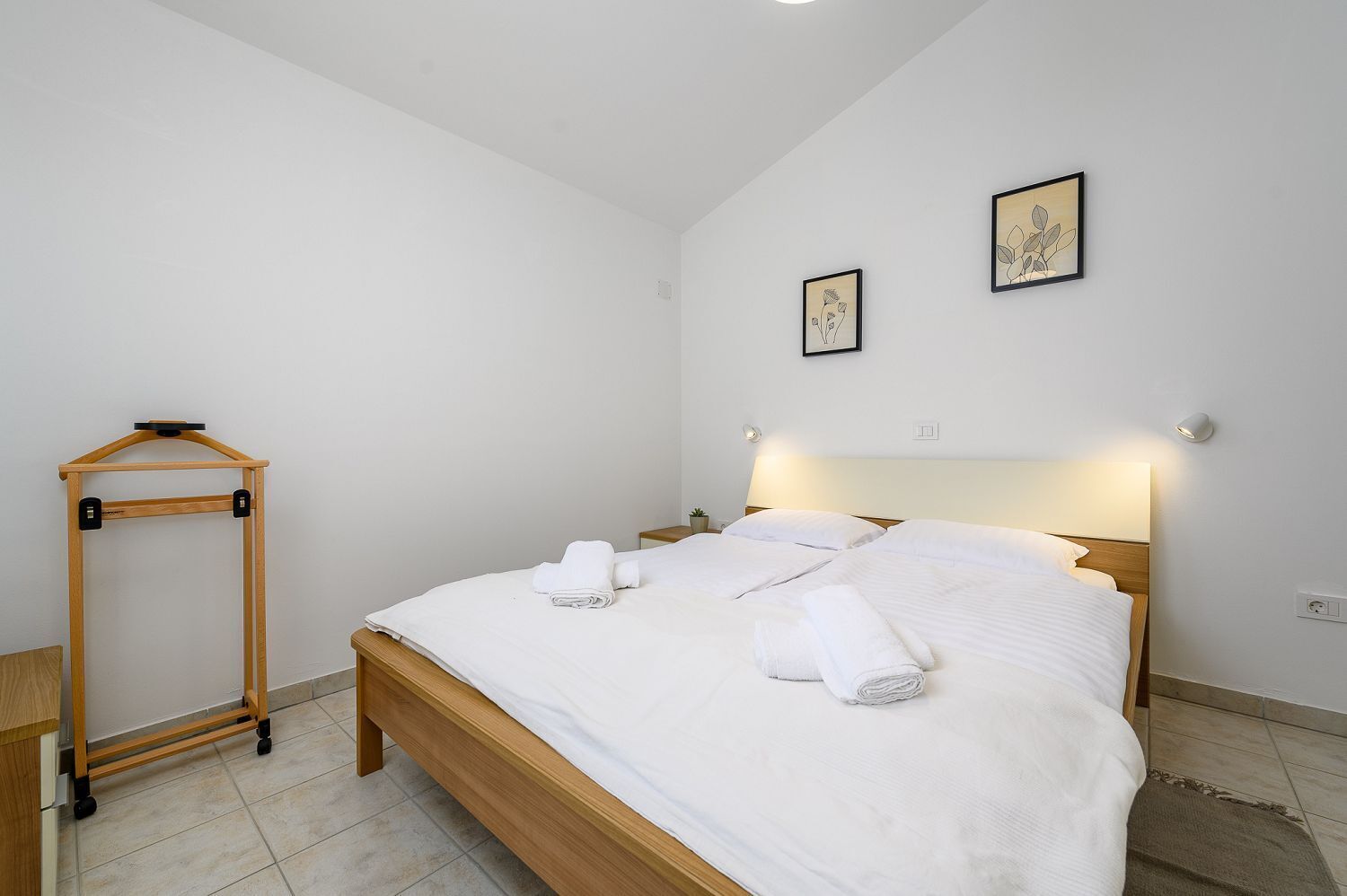 3 bedrooms, desk, free WiFi, bed sheets