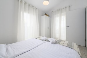 3 bedrooms, desk, free WiFi, bed sheets - Pet-friendly apartment just 500 metres from the beach with sea views (Bašanija)