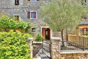 Exterior - Mediterranean finca with private pool, sun terrace, barbecue and dog-friendly (Umag)