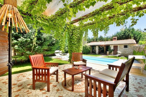 Mediterranean finca with private pool, sun terrace, barbecue and dog-friendly