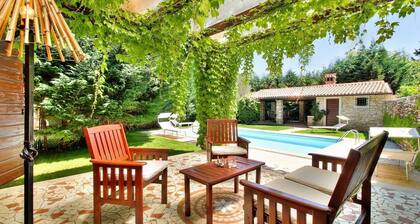 Mediterranean finca with private pool, sun terrace, barbecue and dog-friendly