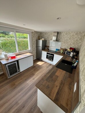 Fridge, microwave, oven, stovetop - Maison proche centre ville (Quiberon)