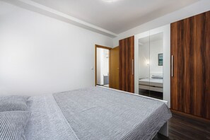 1 bedroom, desk, free WiFi, bed sheets - Fantastic apartment just 500 metres from the beach with barbecue, washing machine, air conditioning (Umag)