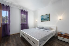 1 bedroom, desk, free WiFi, bed sheets - Fantastic apartment just 500 metres from the beach with barbecue, washing machine, air conditioning (Umag)