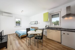 1 sovrum, skrivbord, gratis wi-fi och sängkläder