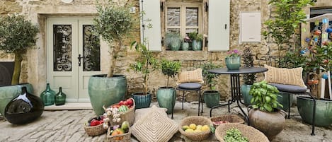 屋外ダイニングエリア