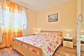 2 bedrooms, desk, free WiFi, bed sheets - Dog-friendly apartment just 500 metres from a hidden gem of a beach (Umag)