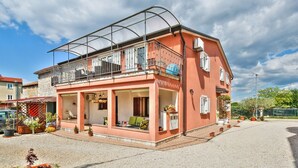 Exterior - Idyllic flat just 500 metres from the beach with sunbathing lawn and barbecue (Umag)
