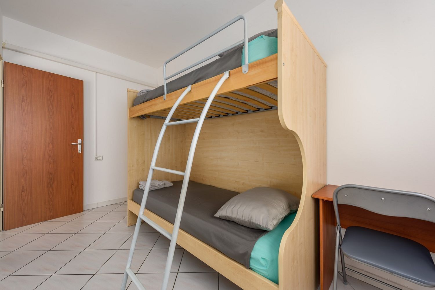 2 bedrooms, desk, free WiFi, bed sheets