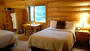 3 bedrooms, iron/ironing board, WiFi, bed sheets - Bahama Mama (VIRTUAL TOUR IN DESCRIPTION) (Blue River)
