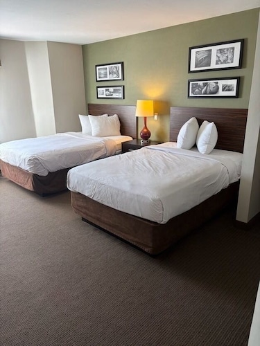 Sky Harbor Airport Inn